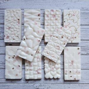 Mini snapbar Princess Jasmine z elegantnim, parfumsko cvetnim vonjem jasmina, sandalovine in mošusa – popoln za večere, ko si vzameš čas zase.